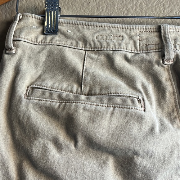A&F Stretch Khaki Shorts - Picture 7 of 11